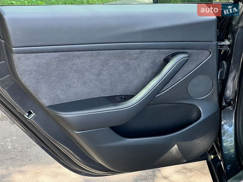 Седан Tesla Model 3 2021 в Києві