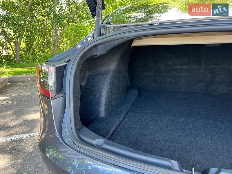 Седан Tesla Model 3 2021 в Києві