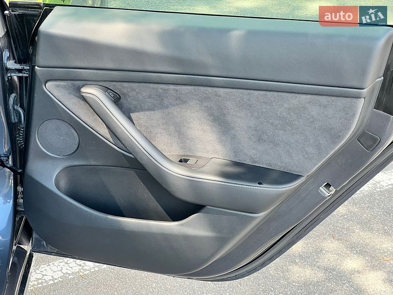 Седан Tesla Model 3 2021 в Києві
