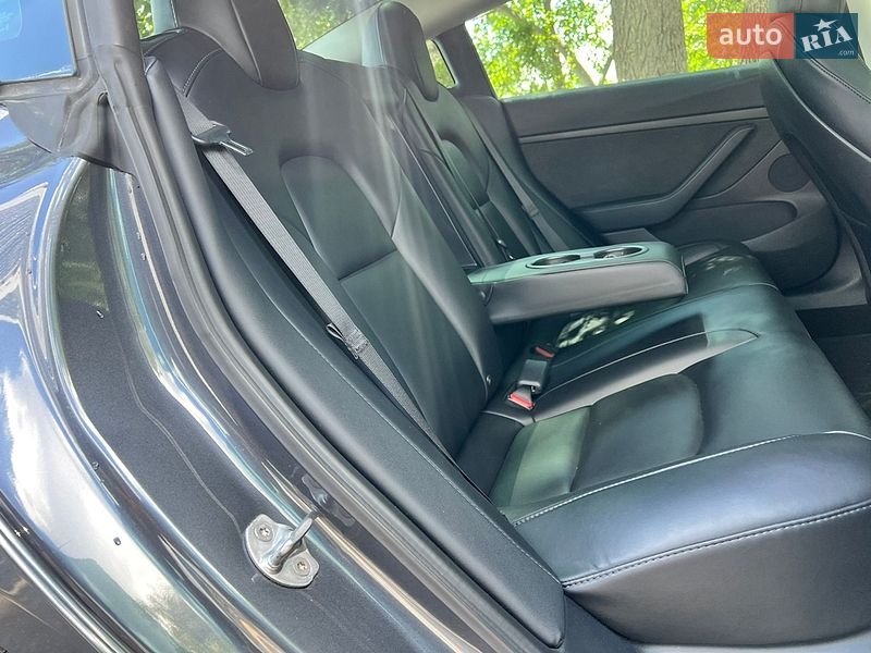 Седан Tesla Model 3 2021 в Києві