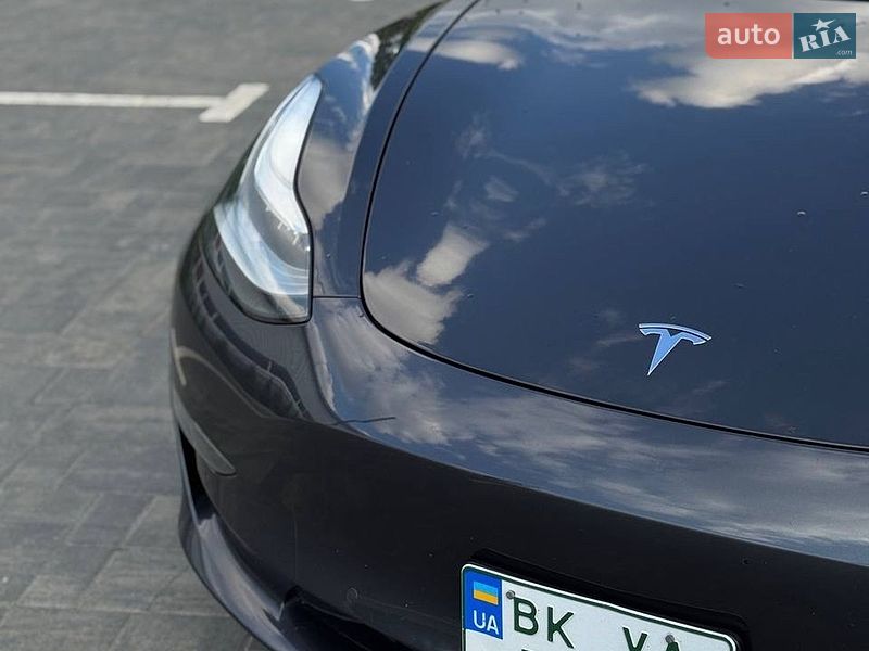 Седан Tesla Model 3 2018 в Луцке