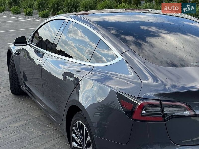 Седан Tesla Model 3 2018 в Луцке
