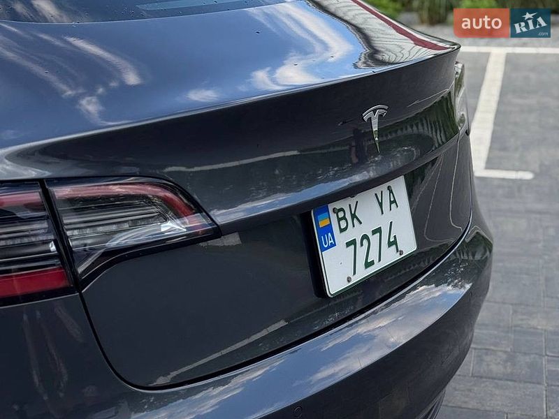 Седан Tesla Model 3 2018 в Луцке