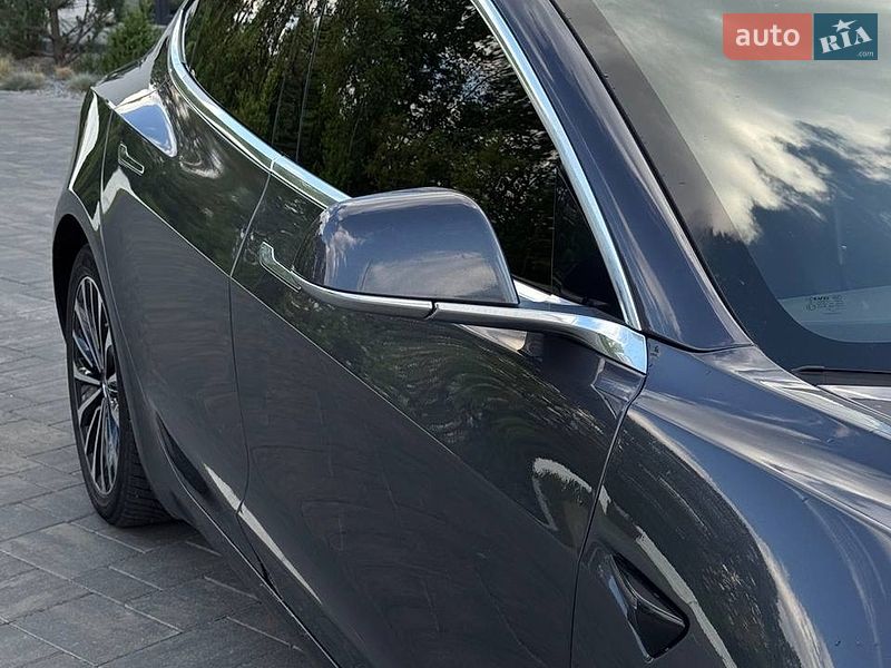 Седан Tesla Model 3 2018 в Луцке