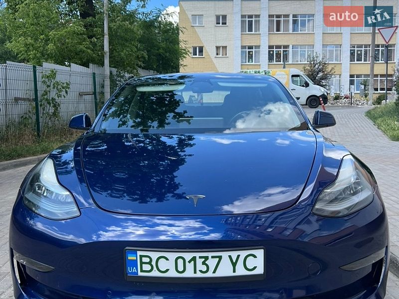Седан Tesla Model 3 2019 в Львове