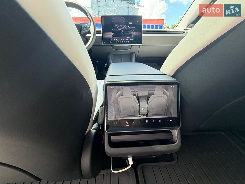 Седан Tesla Model 3 2025 в Харкові