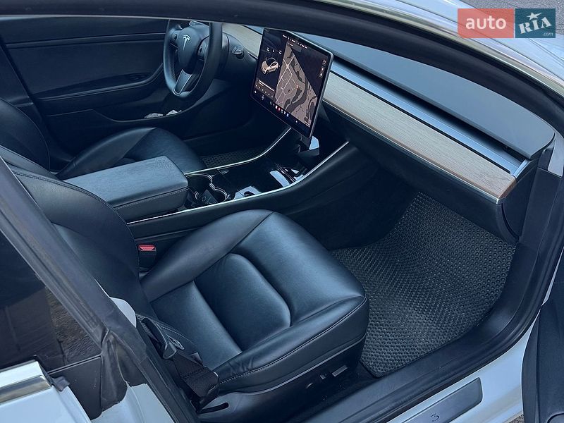 Седан Tesla Model 3 2020 в Киеве