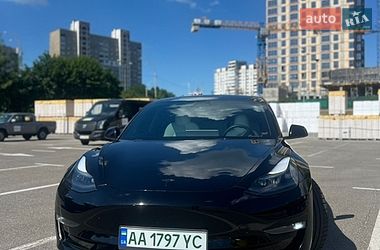 Седан Tesla Model 3 2022 в Киеве