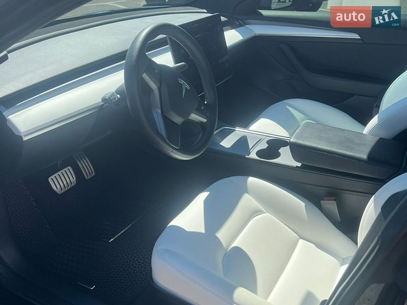 Седан Tesla Model 3 2022 в Киеве