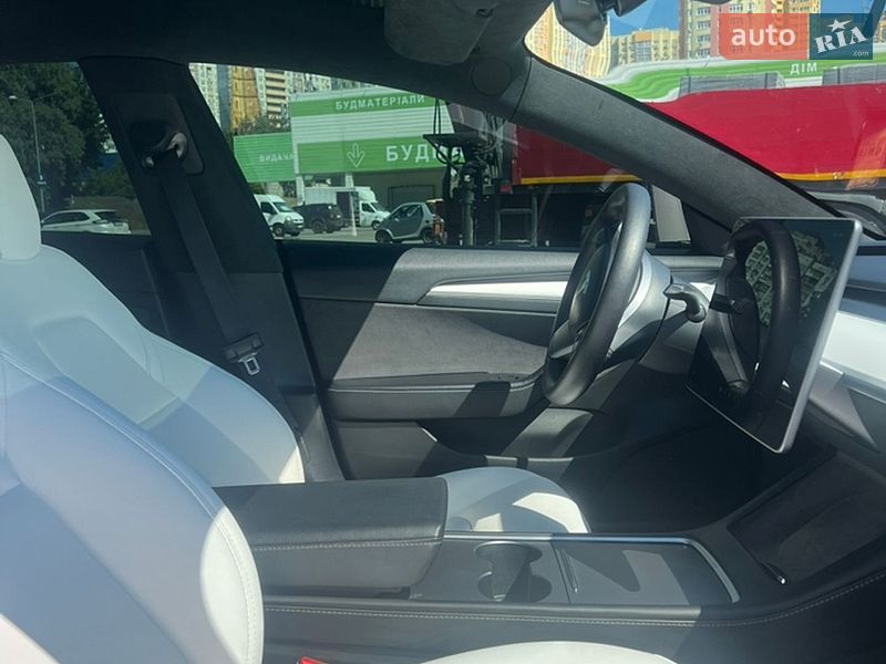 Седан Tesla Model 3 2022 в Киеве