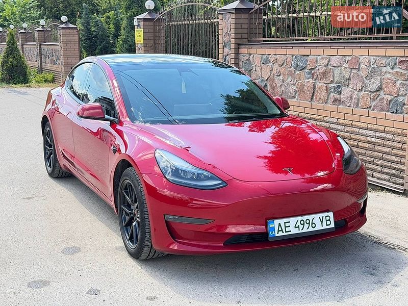 Седан Tesla Model 3 2022 в Киеве