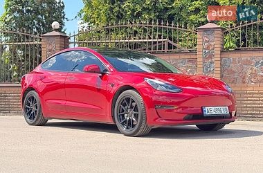 Седан Tesla Model 3 2022 в Киеве