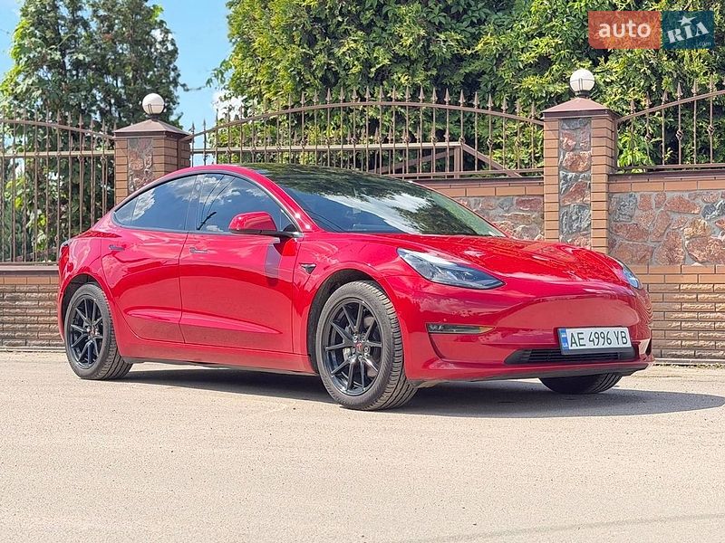 Седан Tesla Model 3 2022 в Киеве