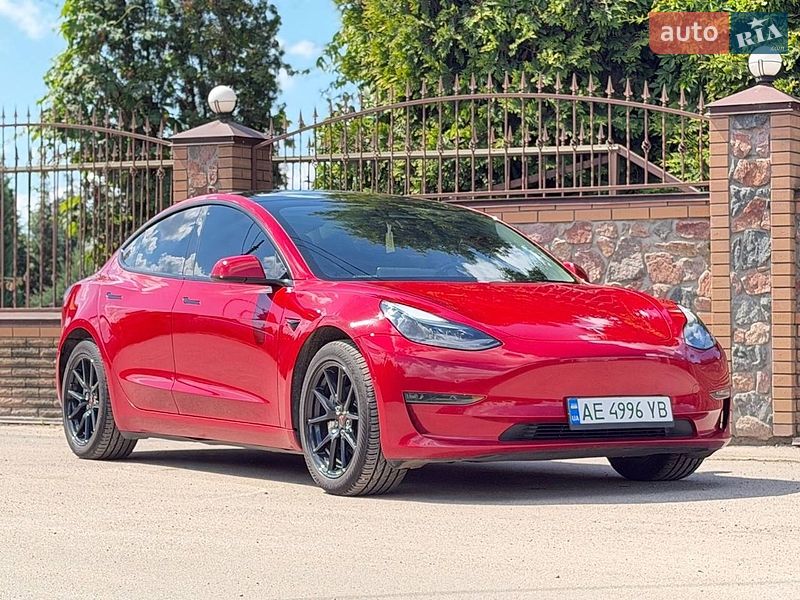 Седан Tesla Model 3 2022 в Киеве