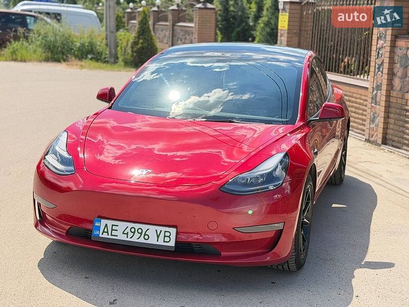 Седан Tesla Model 3 2022 в Киеве