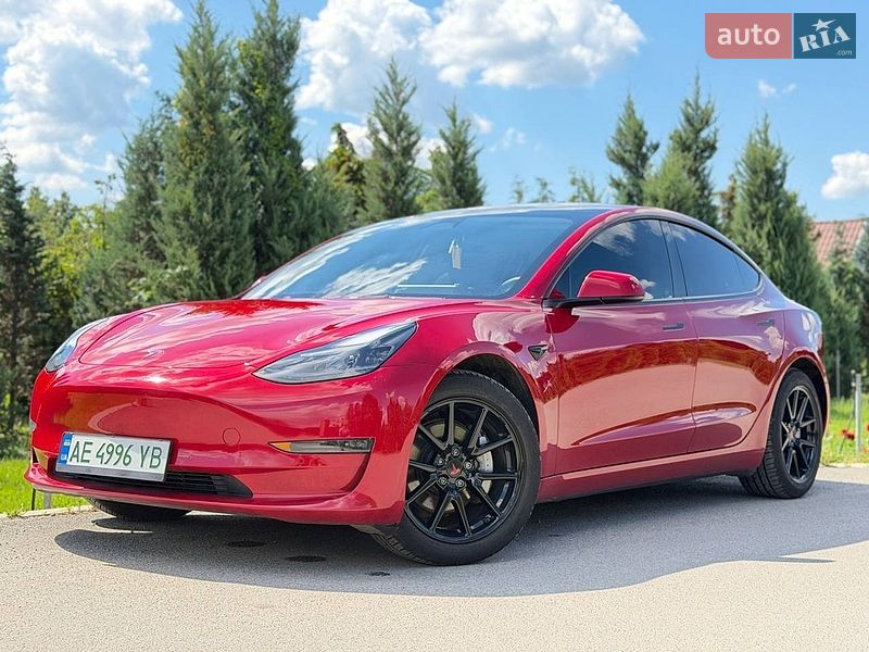 Седан Tesla Model 3 2022 в Киеве