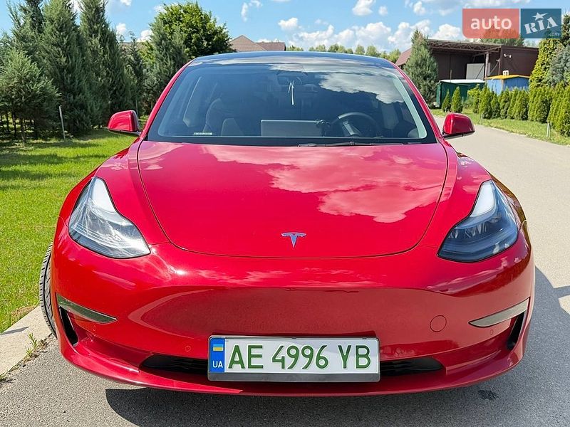 Седан Tesla Model 3 2022 в Киеве