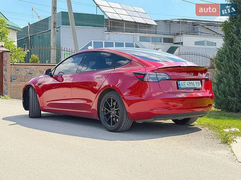 Седан Tesla Model 3 2022 в Киеве