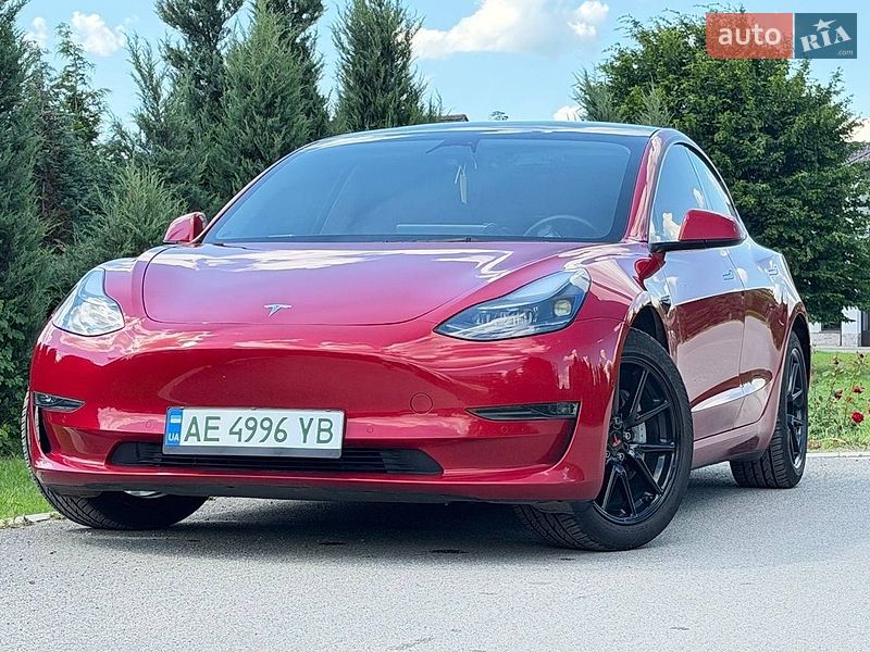 Седан Tesla Model 3 2022 в Киеве