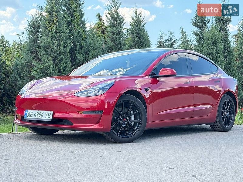 Седан Tesla Model 3 2022 в Киеве