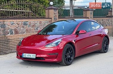 Седан Tesla Model 3 2022 в Киеве
