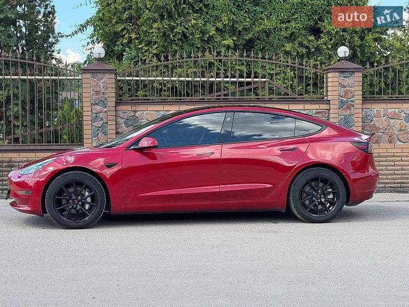 Седан Tesla Model 3 2022 в Киеве