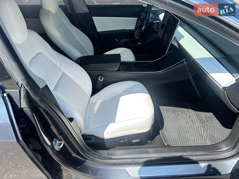 Седан Tesla Model 3 2018 в Николаеве