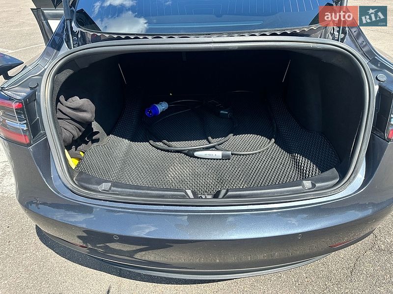 Седан Tesla Model 3 2018 в Николаеве