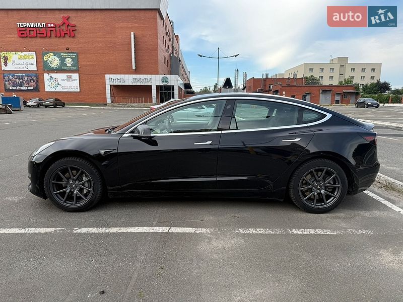 Седан Tesla Model 3 2020 в Броварах