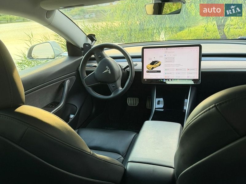Седан Tesla Model 3 2020 в Одесі