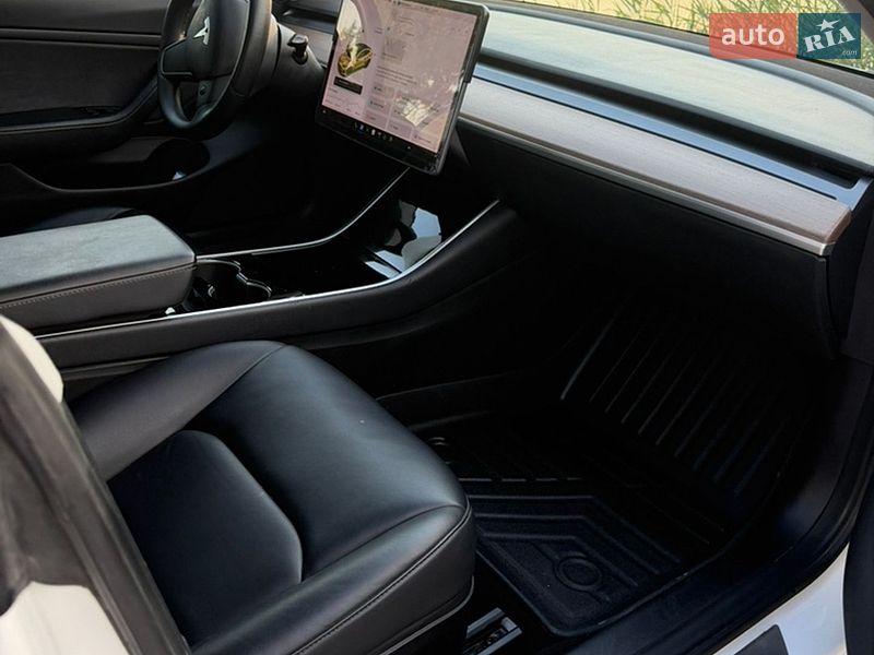 Седан Tesla Model 3 2020 в Одессе