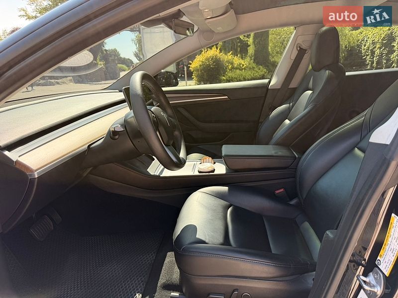 Седан Tesla Model 3 2021 в Днепре