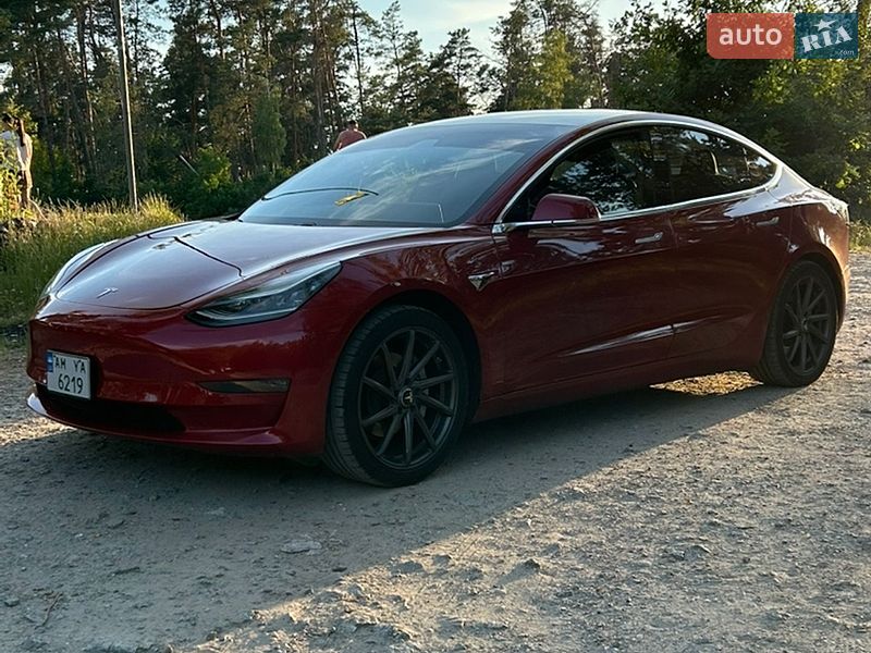 Седан Tesla Model 3 2019 в Коростишеві