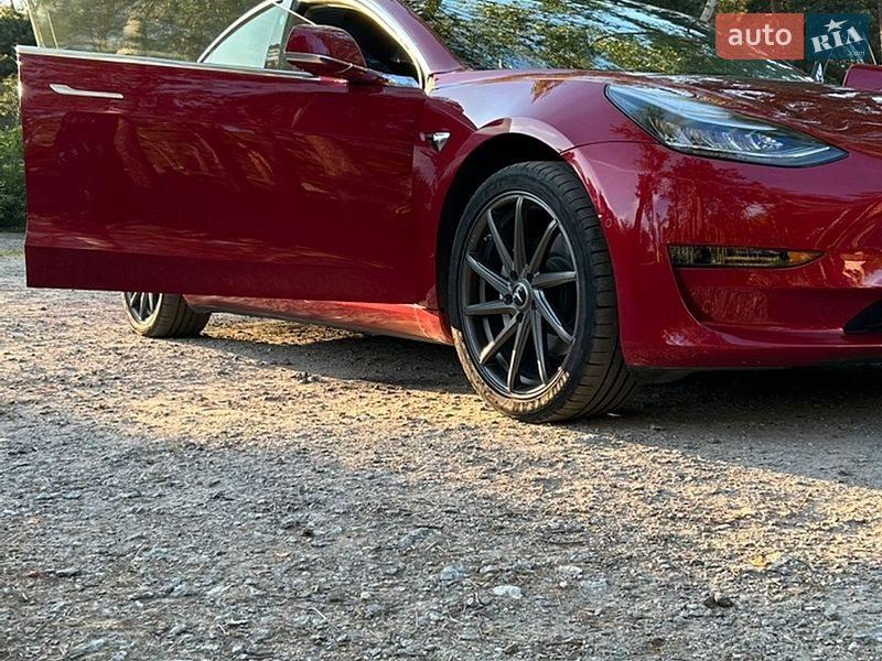 Седан Tesla Model 3 2019 в Коростишеві