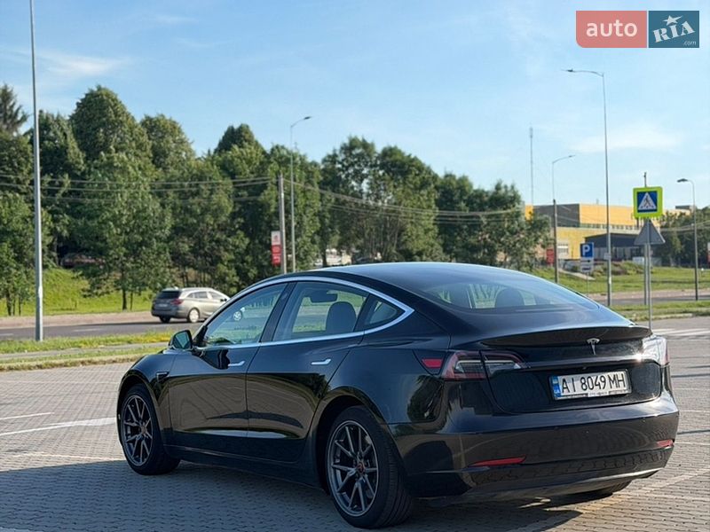 Седан Tesla Model 3 2018 в Львове