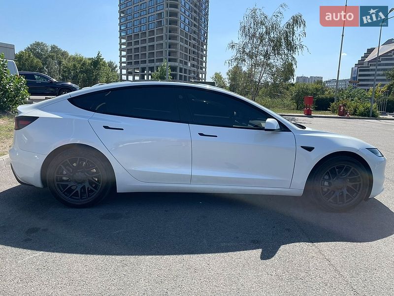 Седан Tesla Model 3 2024 в Днепре