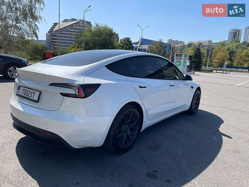 Седан Tesla Model 3 2024 в Днепре