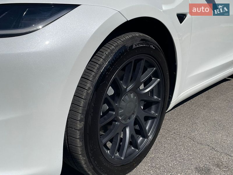 Седан Tesla Model 3 2024 в Днепре