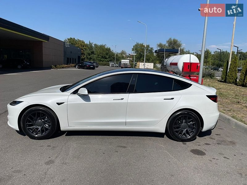 Седан Tesla Model 3 2024 в Днепре