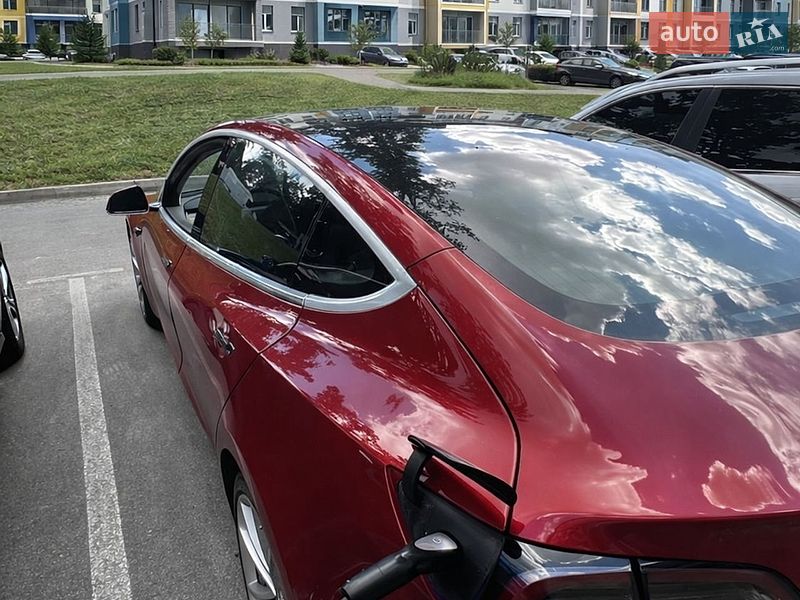 Седан Tesla Model 3 2018 в Ірпені