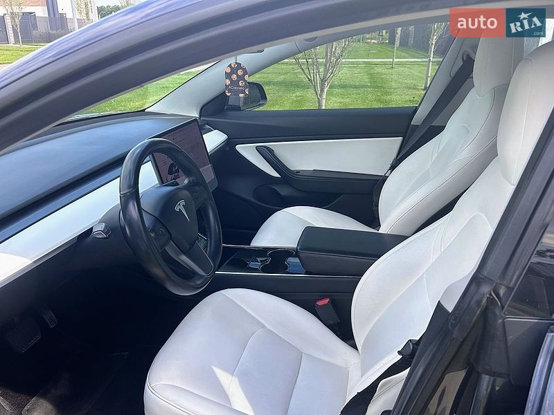 Седан Tesla Model 3 2018 в Києві
