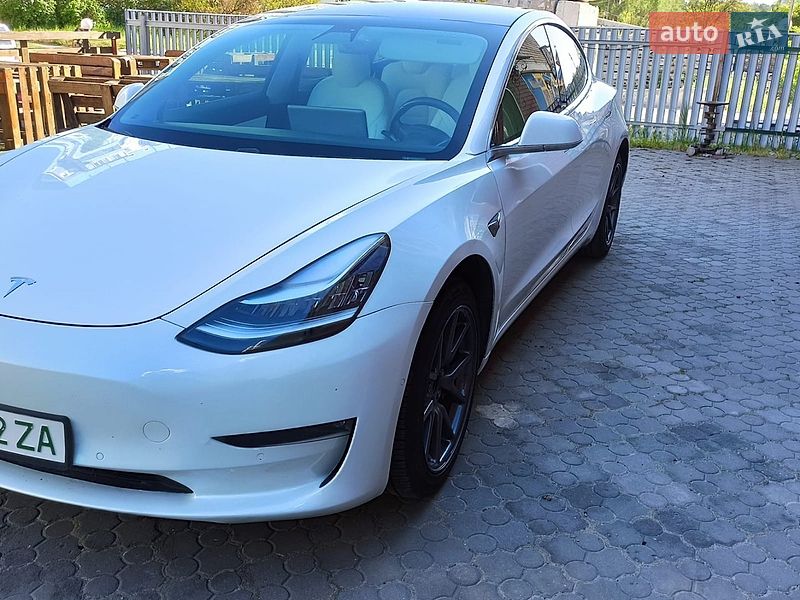 Позашляховик / Кросовер Tesla Model 3 2019 в Дніпрі