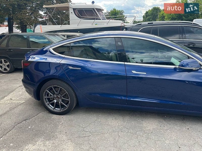 Седан Tesla Model 3 2019 в Києві