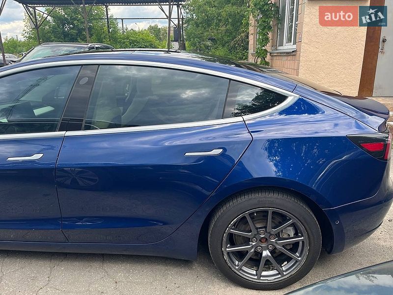 Седан Tesla Model 3 2019 в Києві