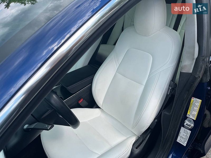 Седан Tesla Model 3 2019 в Києві