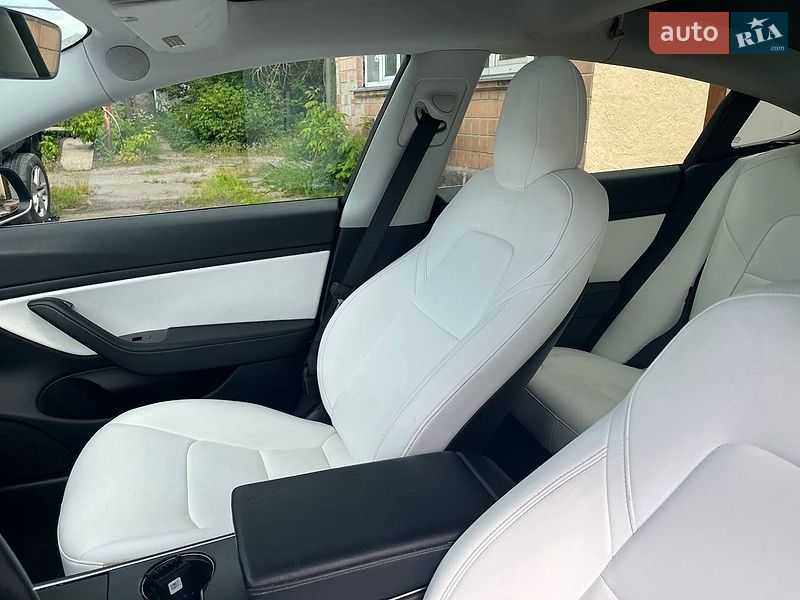 Седан Tesla Model 3 2019 в Києві