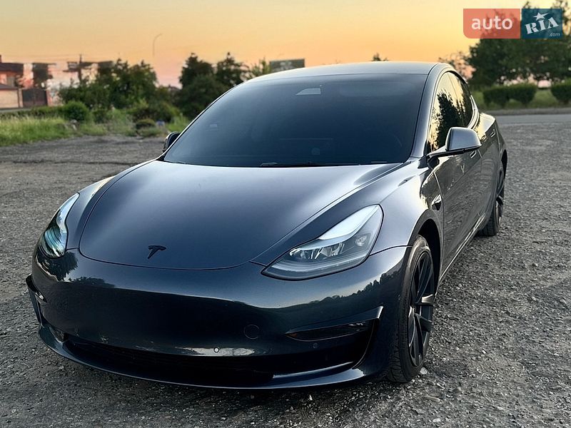 Седан Tesla Model 3 2021 в Ужгороде