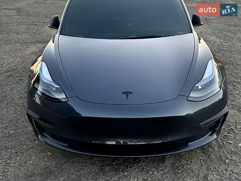 Седан Tesla Model 3 2021 в Ужгороде