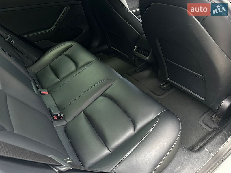Седан Tesla Model 3 2021 в Старокостянтинові