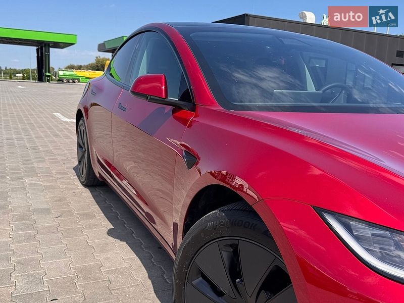 Tesla Model 3 2024